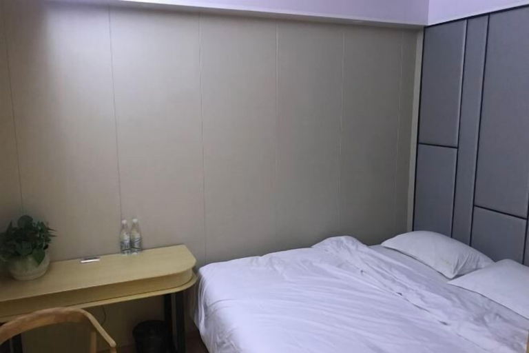 Bedroom 2, Huatian Hotel, Ili Kazakh