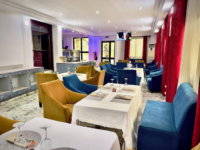 Food & Drinks 5, Hotel vent et maree, Wouri