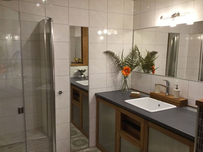 Bathroom 4, Unexpected-bochum Comfortable Vacation Home, Bochum