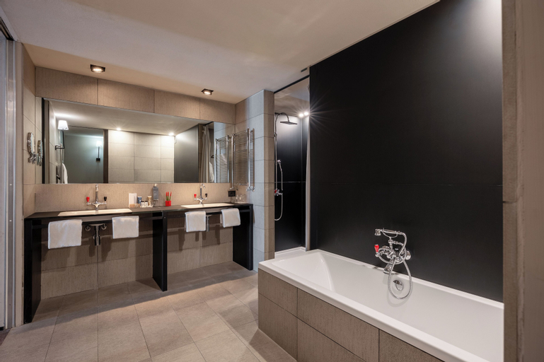 Bathroom 15