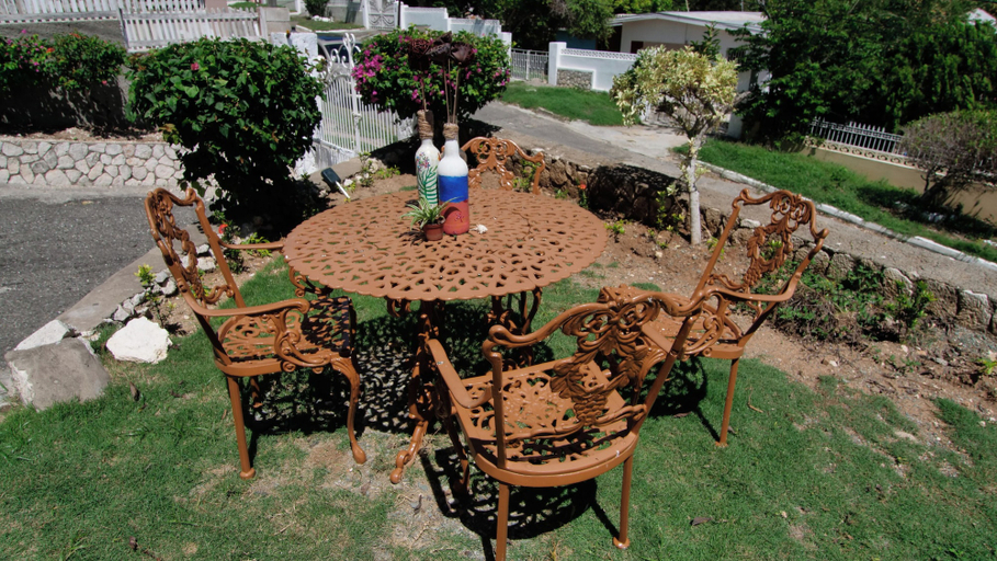 Others 4, Entire Homestay In Kingston - by Airport