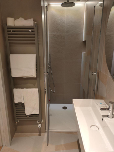 Bathroom 17