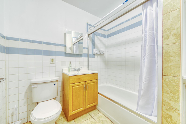 Bedroom 5, The Stairway Suites - Convention Center, Philadelphia