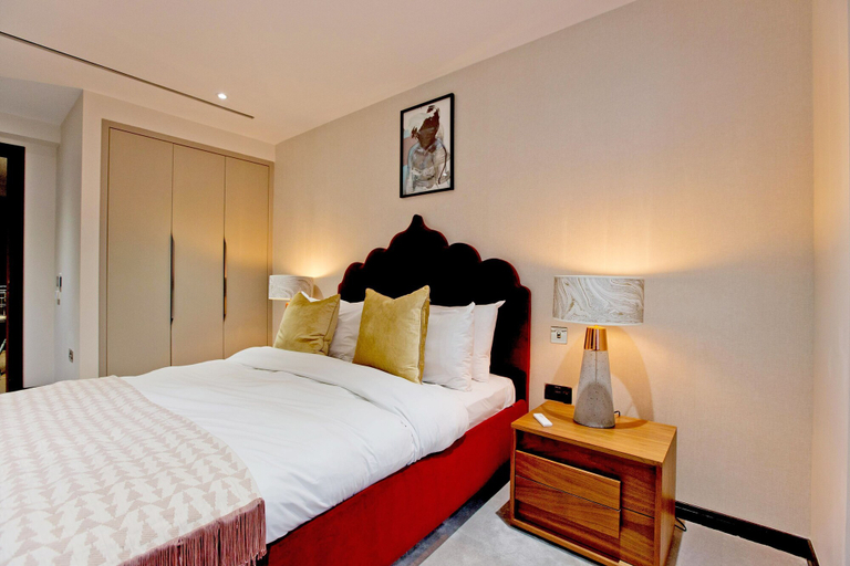 Room 5, 2-bed Superior Apt 103, London