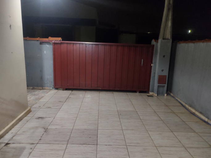 Others 2, QUARTO CONFORTAVEL COM GARAGEM, Holambra