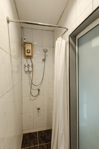 Bathroom 14