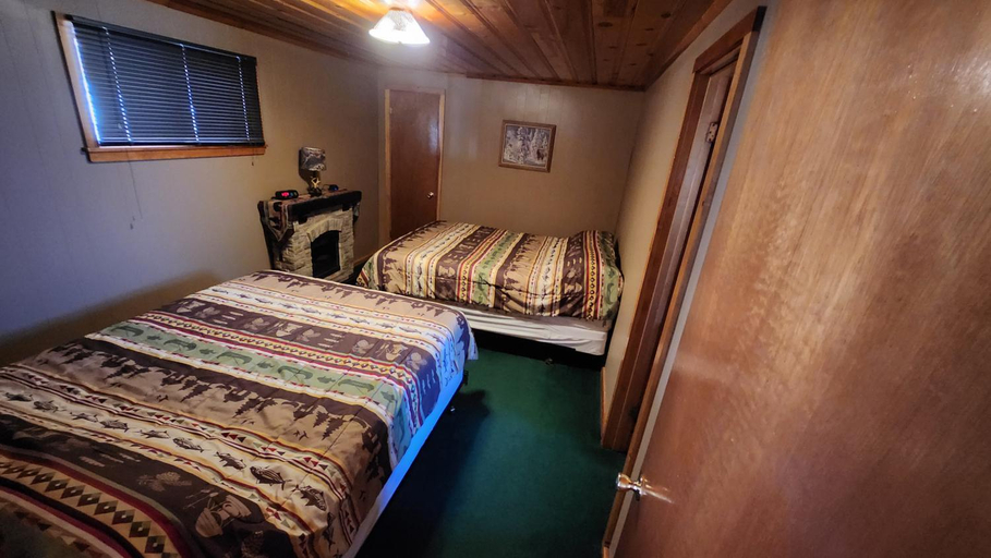 Bedroom 2, Eagle Nest Fly Shack & Lodge, Colfax
