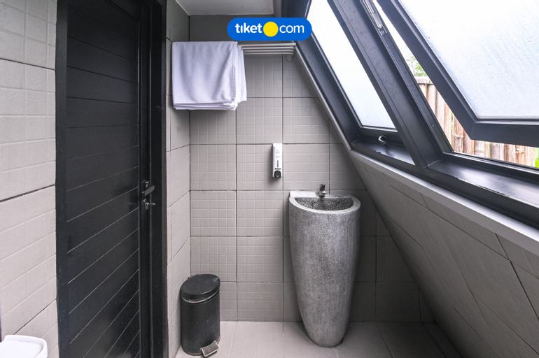 Bathroom 18