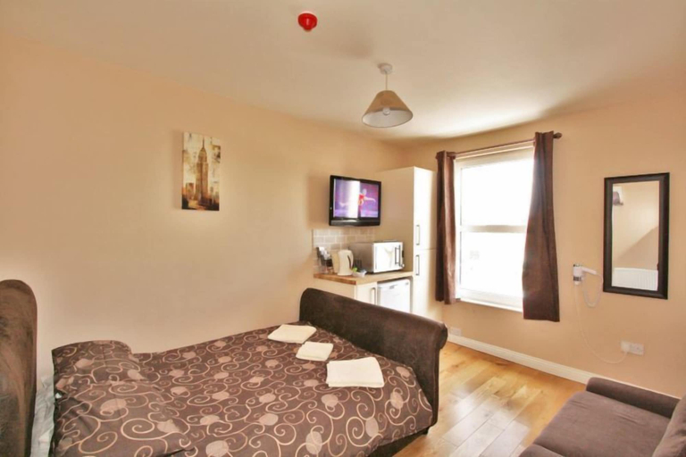 Bedroom 3, Central Studios Tennyson Road, Gloucestershire