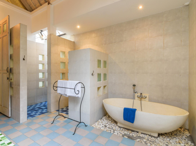 Bathroom 16
