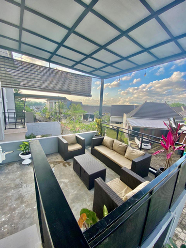 Food & Drinks 4, Villa Plumeria A3, Jember