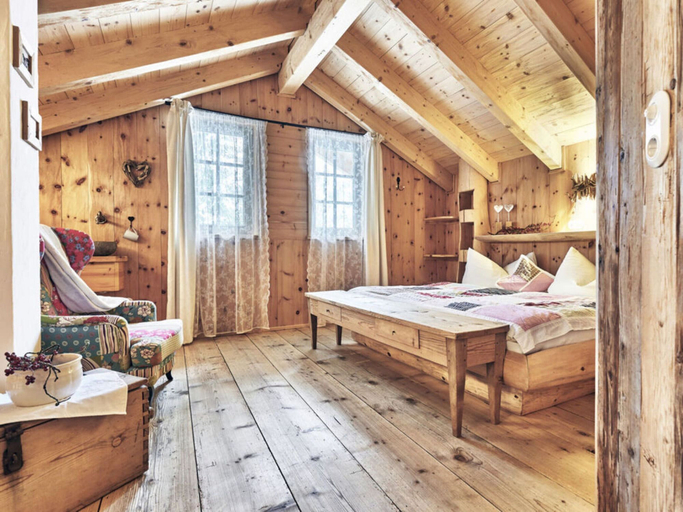 Room 5, Rustic Holiday Home With Sauna, Reutte