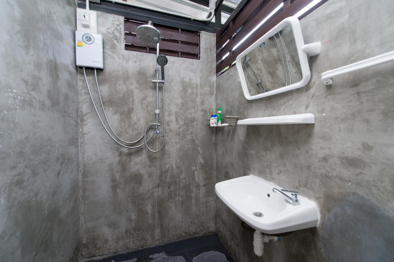 Bathroom 14