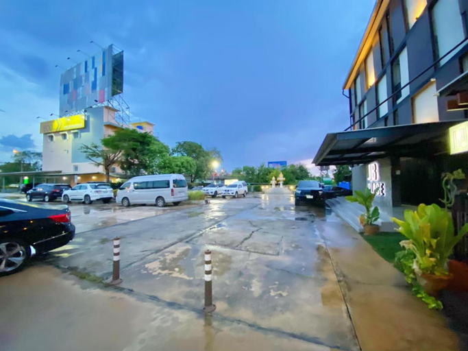 Others 4, JB Place, Nakhon Chaisi
