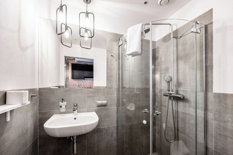 Bathroom 2, RentPlanet - Apartamenty Kopernika, Poznań City