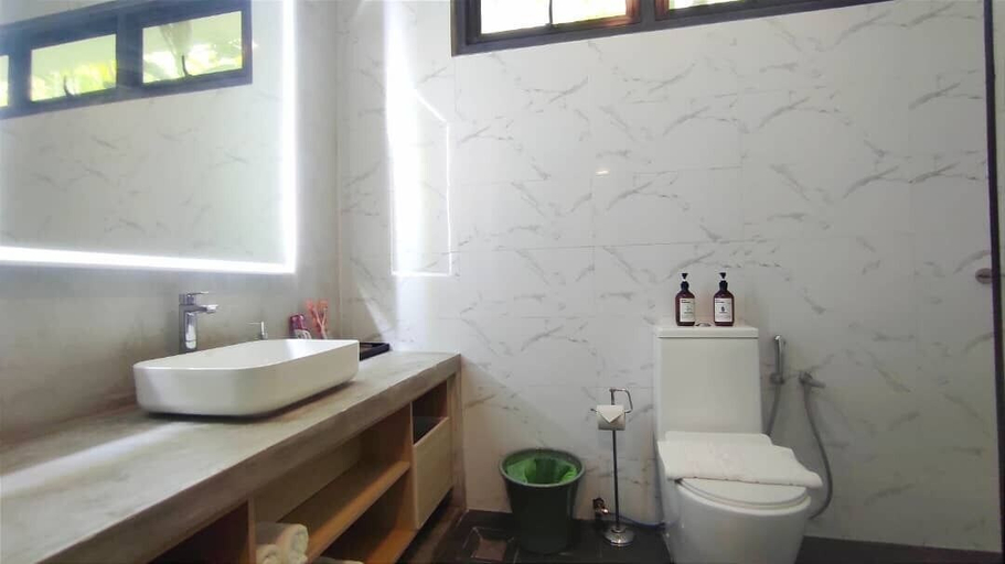 Bathroom 17