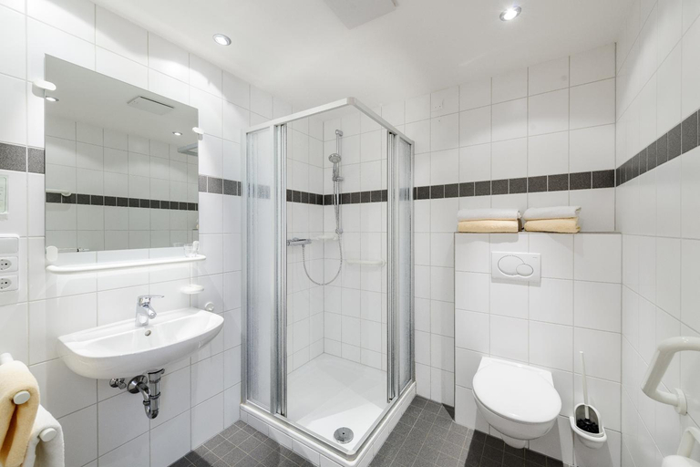 Bathroom, Hotel Kurhaus Bad Bocklet, Bad Kissingen