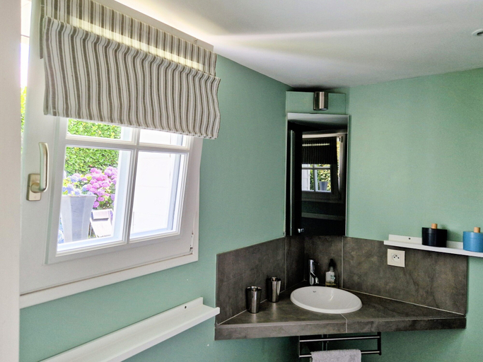 Bathroom 5, Les Chambres du Keriolet, Morbihan