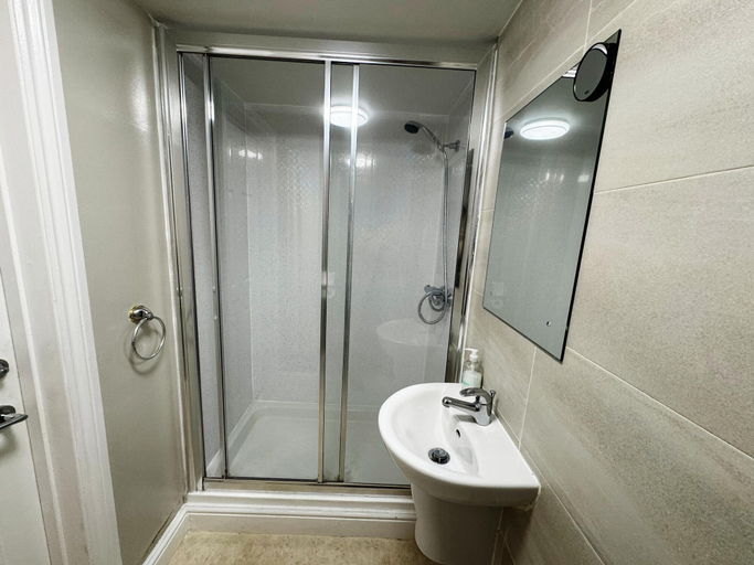 Bathroom 3, 4 Sisters Inn, Essex