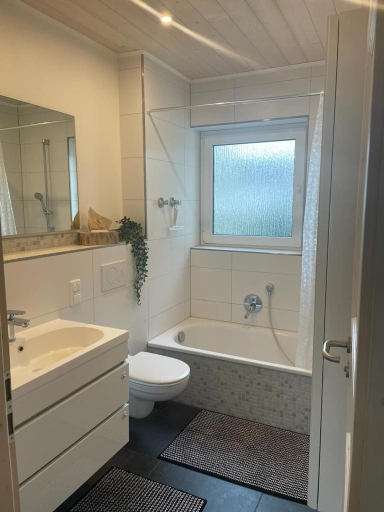Bathroom 4, Zimmer Frei 4, Wiesbaden