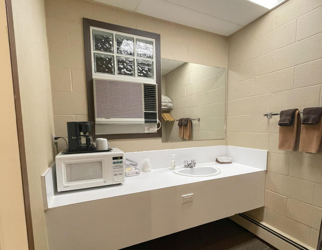 Bathroom 2, Rest Easy Motel, Division No. 5