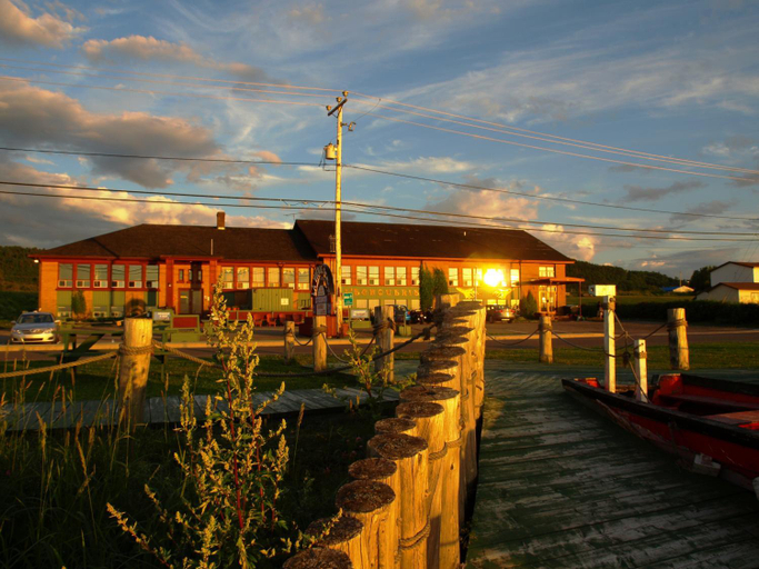 Exterior & Views