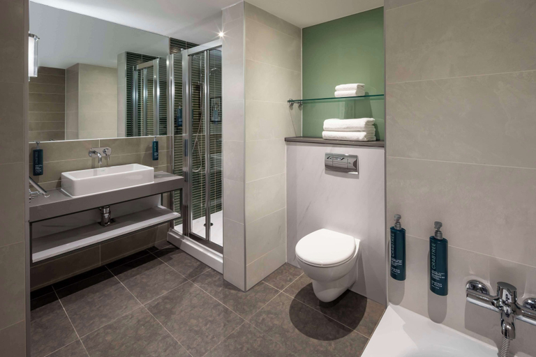 Bathroom 4, DoubleTree by Hilton Hotel Leeds City Centre, Leeds
