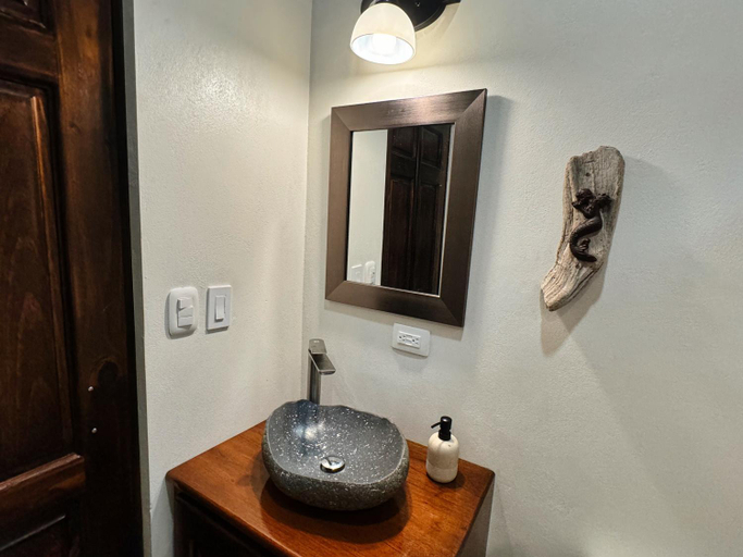 Bathroom 4, Pavones Point, Golfito