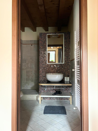 Bathroom 2, Casa Cleopatra, Bergamo