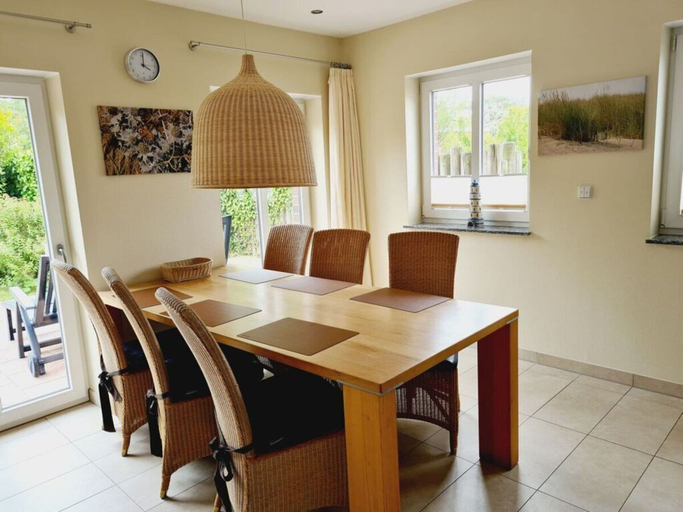 Dining 3, Borkum Ideal 71 A Comfortable Holiday Residence, Leer