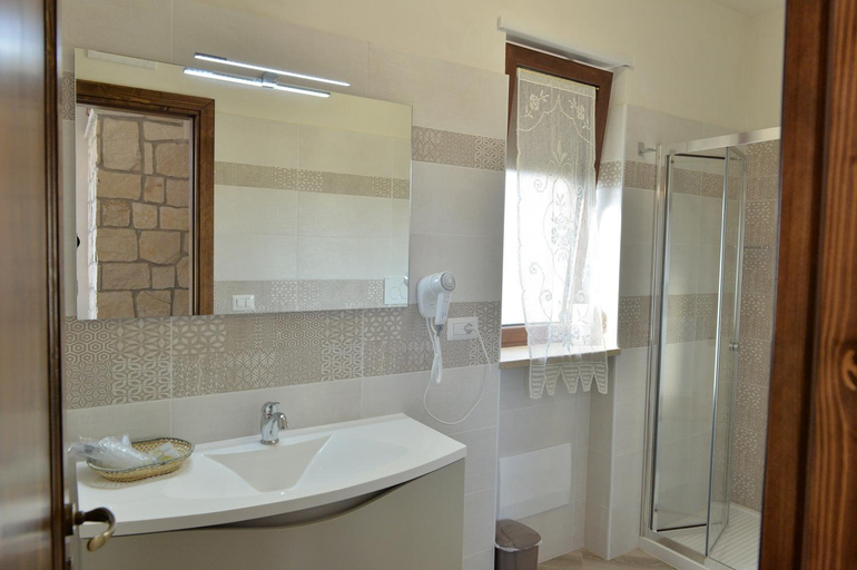 Bathroom 4, Masseria Pentima Vetrana Resort, Taranto
