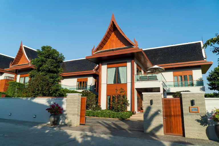 Exterior 23