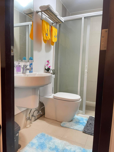 Bathroom, Abreeza T-1-1902 SAMAL VIEW, Davao City