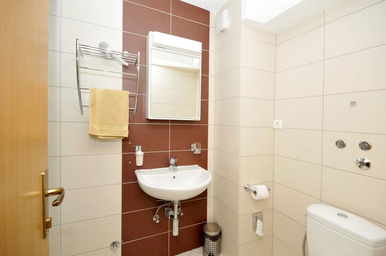 Bathroom 4, Apartments Villa Moonlight, Okrug