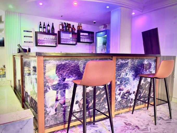 Food & Drinks 4, Hotel vent et maree, Wouri