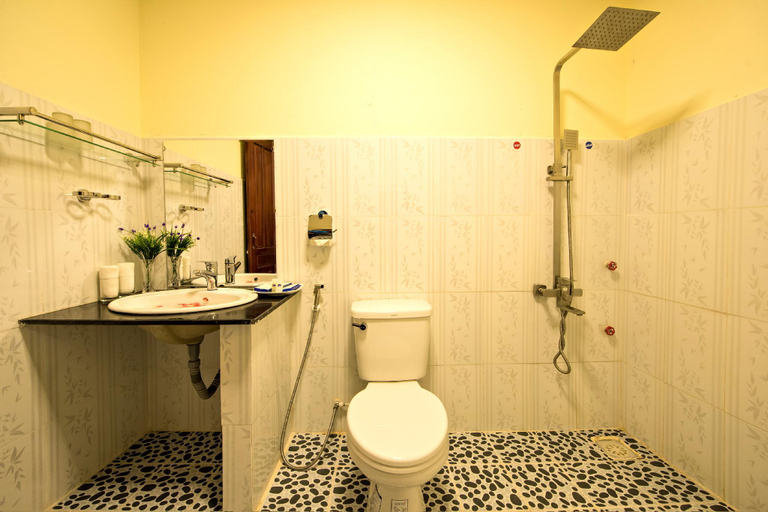 Bathroom 5, Annecy Hotel, Vangvieng