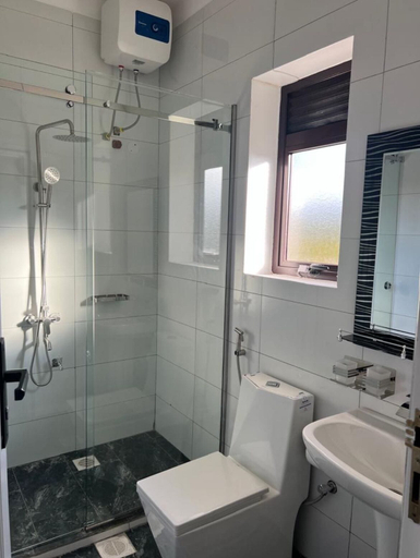 Bathroom 3, J & S Suites Kampala, Jinja