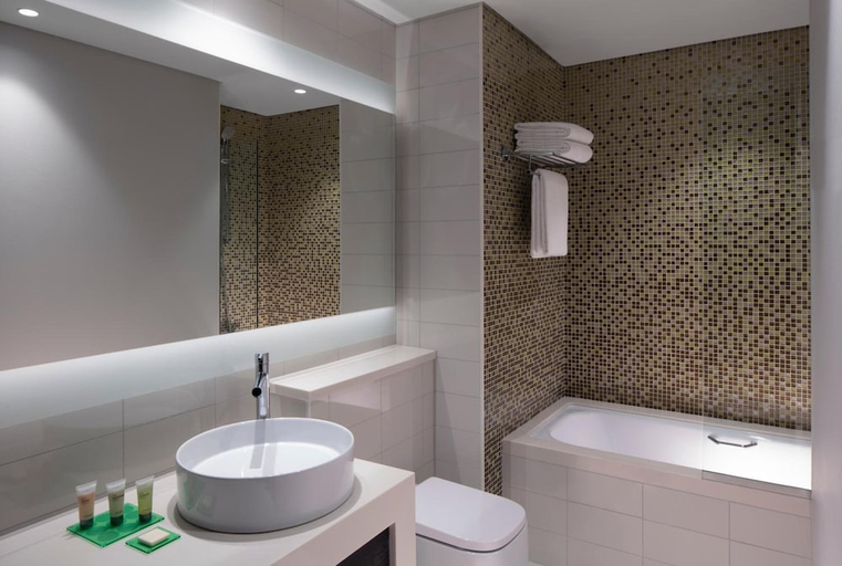 Bathroom 4, Hyatt Place Dubai Jumeirah, Dubai