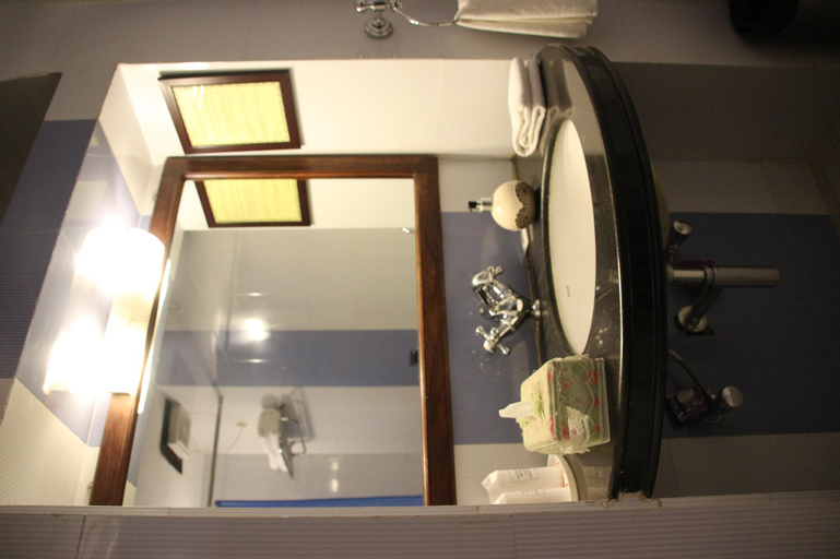 Bathroom 30