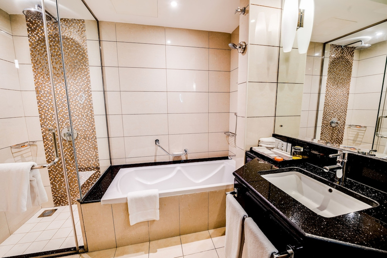 Bathroom 3, Golden Tulip Downtown Abu Dhabi, Abu Dhabi City
