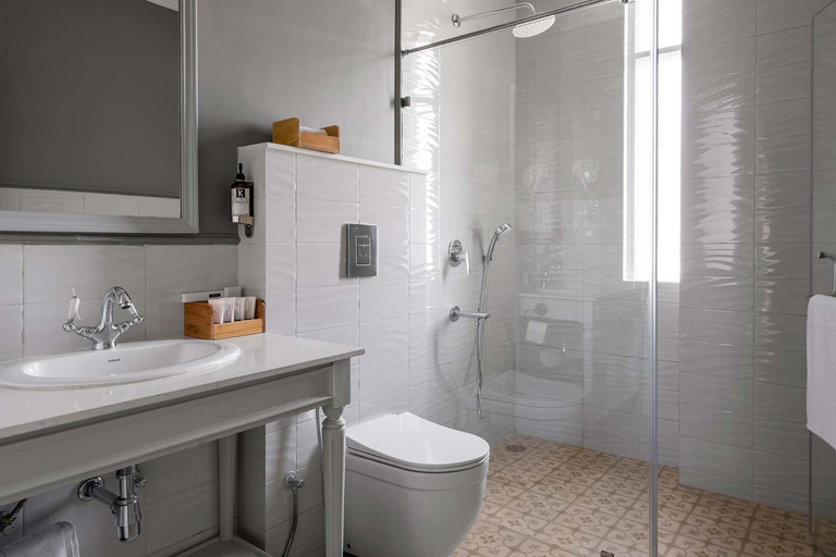 Bathroom 2, StayVista at The Mansion - Outdoor Infinity Pool & Jacuzzi, Solan