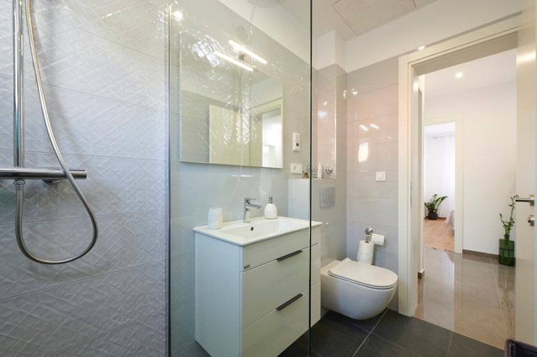 Bathroom 3, Apartments Marija, Okrug