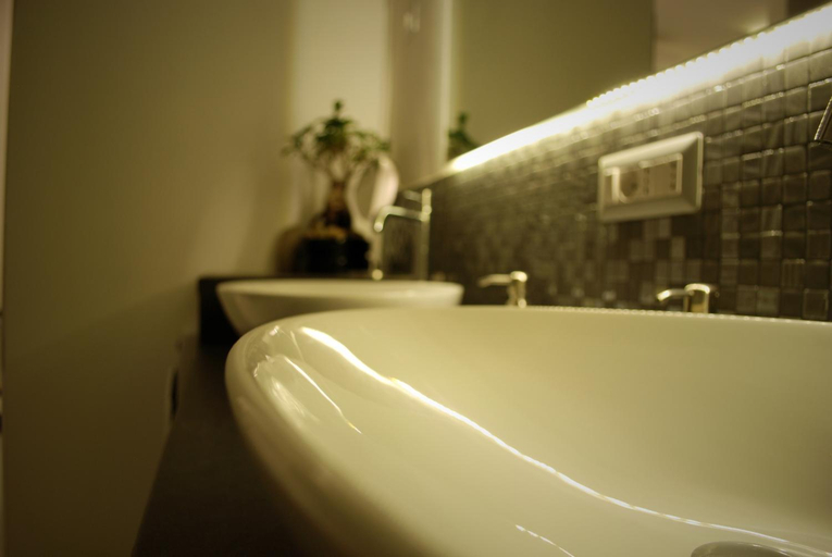 Bathroom 2, Suite Bacco Ortigia, Syracuse