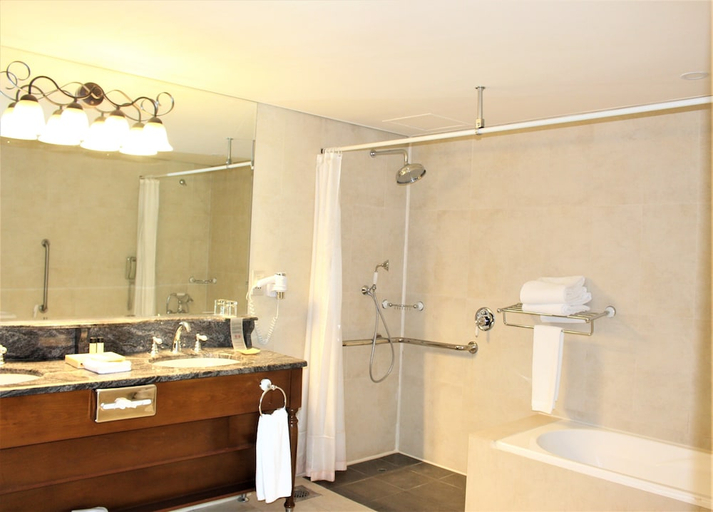 Bathroom 4, Movenpick Hotel & Resort Al Bidaa, Salmiya