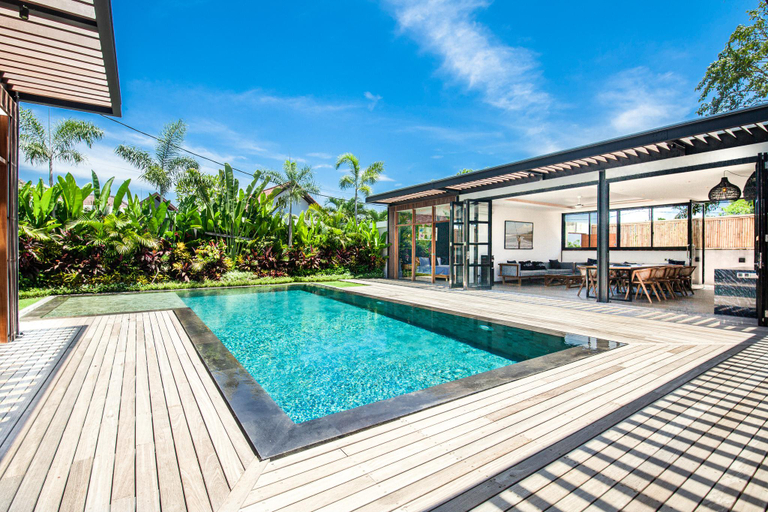 Sport & Beauty 2, New 5BR Villa, Enclosed Lounge, Canggu Oasis, Badung