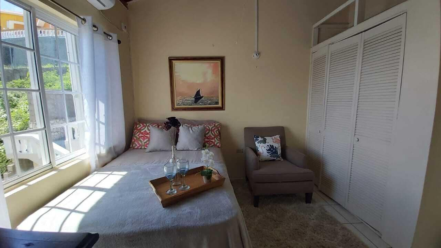 Others 5, Entire Homestay In Kingston - by Airport