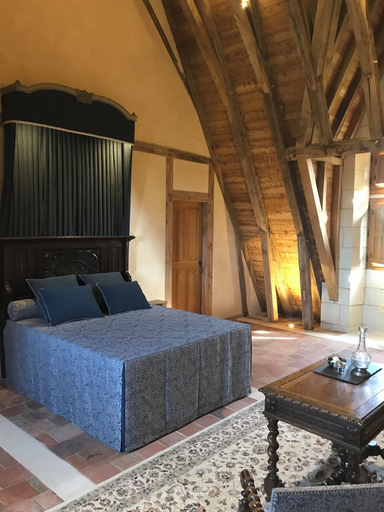 Bedroom 3, Les Trois-Moutiers, Vienne