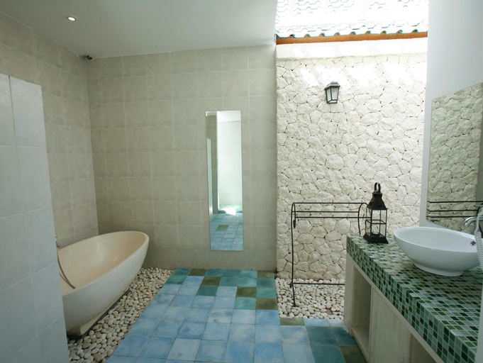Bathroom 17