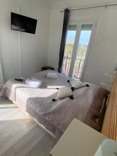 Others 5, Hotel de la plage, Pyrénées-Orientales