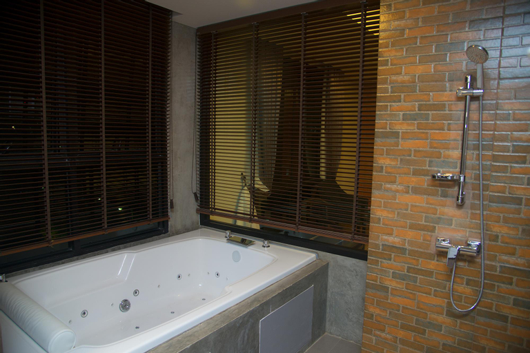 Bathroom 4